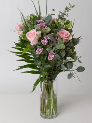 The Sweet Gesture: Pink Roses & Seasonal Flowers