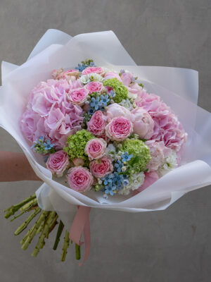 Pink Dream: Seasonal Flowers & Hydrangea